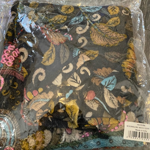 Rosemailing wool scarf black - Picture 4 of 5